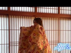 個人撮影 年の差カップル 温泉宿での一コマAiちゃん着替えシーン - Screenshot 4 of 16 - 彼女