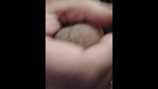 Мужчина записывает, как он мастурбирует