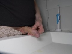 Pee in sink - Screenshot 8 of 16 - Male Pee