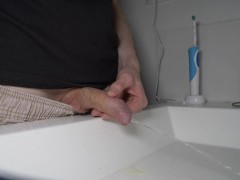 Pee in sink - Screenshot 9 of 16 - Male Piss