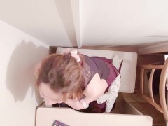 ネカフェで声を我慢しながらオナニーする佐伯さやか