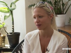 Ersties - Die hübsche Gabi verwöhnt ihre rasierte Muschi mit viel Hingabe