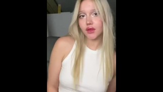 Сексуальная блондинка