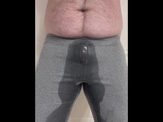 Писаю сам, связанный, в леггинсах жены