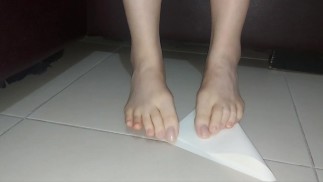 Feet origami lily