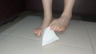 Feet origami lily 2