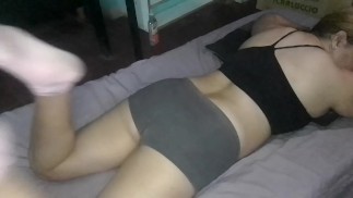 Otra toma: Medi mueve la cola con su short ajustado