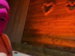 Je me fais baiser par mon demi-frère dans le jaccuzi, il fini sur moi