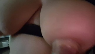 Succión de pezones, muy caliente y chorreando