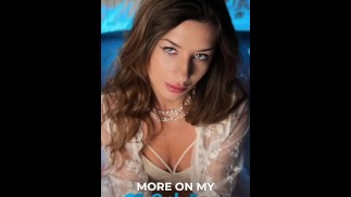 Сладкая брюнетка нежный Mic накачивает твой член