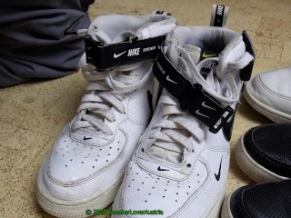 Jouer Avec Adidas Dineties et éjaculer Sur Af1 Utilité Dans un Pantalon De Travail Strauss