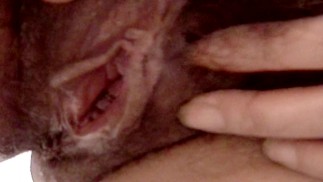 Ich liebe es, meine große haarige Muschi zu zeigen, um Schwänze richtig hart zu machen und gefickt zu werden