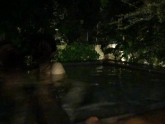 ムーディーな露天風呂で教え子の真っ白なモチ肌にムラムラして手マンで昇天 - Screenshot 2 of 16 - Open