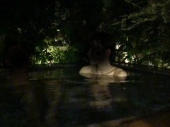 ムーディーな露天風呂で教え子の真っ白なモチ肌にムラムラして手マンで昇天 - Screenshot 4 of 16 - Bathing