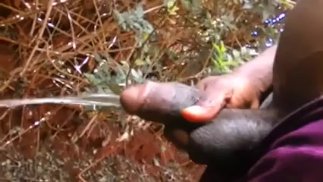 AFRICAN  AMATEUR TEEN PISSING OUTSIDE
