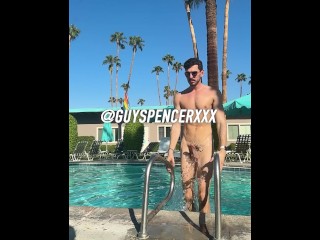 Nude Resort Boner в бассейне