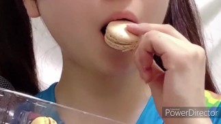Japanese girl Eat Macaroon  ASMR