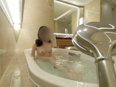 高級ホテルでのバスタイム - Screenshot 2 of 16 - Bath