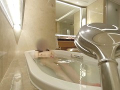 高級ホテルでのバスタイム - Screenshot 6 of 16 - Bathing