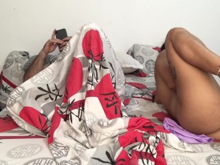 Я мастурбировала свою киску перед отчимом