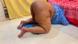 Big Ass Muslim Stepmom Stuck Under Bed - Saudi Arabia