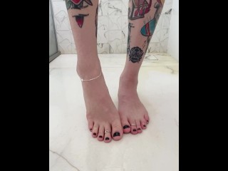 Sexy Trans Girl Pissing on her own Feet and Teasing