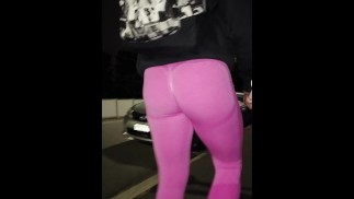 Showing off ass in leggings