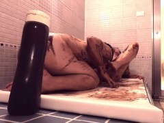 彼女のパイパンまんこをチョコまみれにして激甘クンニ♡ねっとりトロけるようなクリトリスへの愛撫で痙攣絶頂イキまくり　クリ舐め　全裸　ヌルヌル　濃厚　m字開脚　女性向け　AV　えっち　えむゆみ　カップル - Screenshot 9 of 16 - スタイル抜群