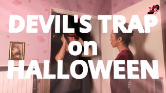 Guy wird an Halloween von Transsexual Devil ausgetrickst und hart behandelt