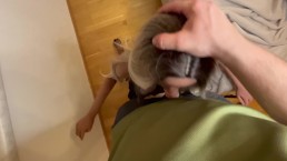 Hot блондинка делает небрежный минет и получает огромный камшот на лицо