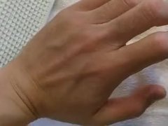 左手を映した様子 - Screenshot 10 of 16 - Man