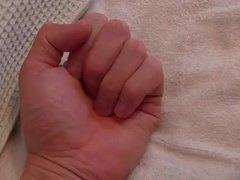 左手を映した様子 - Screenshot 6 of 16 - Man