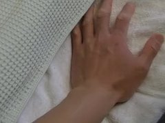 左手を映した様子 - Screenshot 8 of 16 - Man