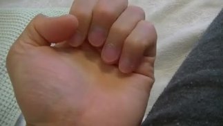 左手を映した様子