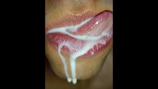 我喜欢射在嘴里、舌头上、大而有力的阴茎、慵懒、亲吻