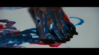 Pies Sensuales Jugando con Pintura - Arte & Erotismo en Cada Huella