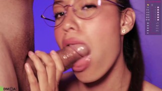 Очки и кляпы: непослушный перерыв в учебе студентки