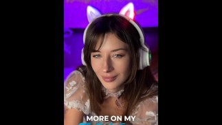 Миниатюрная брюнетка быстро и агрессивно Mic накачивает твой член