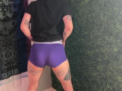 Farting While Doing Squats - Screenshot 2 of 16 - Farting