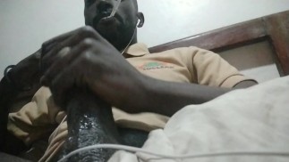 Dédicace à une salope aux gros seins.