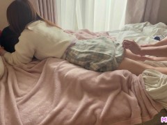 [1]ゲーム中の巨乳彼女のスカートに手を入れて悪戯しながら触りまくってそのまま生挿入-日本人カップル/素人/個人撮影/寝バック - Screenshot 3 of 16 - Japanese