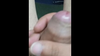 Мужчина, прикасающийся к себе, эякулирует много молока