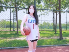 巨乳篮球美少女浪漫邂逅·骚动的小穴被学长填满内射中出～完整版关注fansly，互动关注推特哦！ - Screenshot 1 of 16 - Basketball Girl