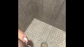 Веселье в душе в тренажерном зале