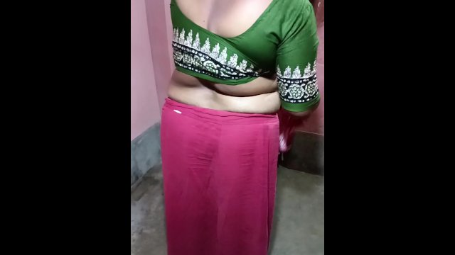Moment 1 - stepmom opened her saree blouse and gave an interview.
