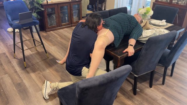 Eating horny MILF’s pussy on the dinner table