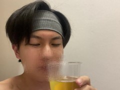 #98 【リクエスト】ドアップでお○っこをコップに溜めたあとに… - Screenshot 11 of 16 - Pee