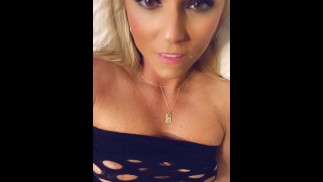 Gémissant sale parler milf pense à l’ex étalon énorme charge de sperme voulant plus