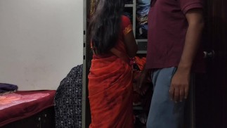 Desi bhabhi cupboard clean kar rahi thi tabhi uska devar akar chod diya