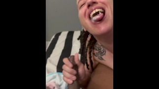 意大利纹身dreadhead吸吮和吞咽巨大的负荷